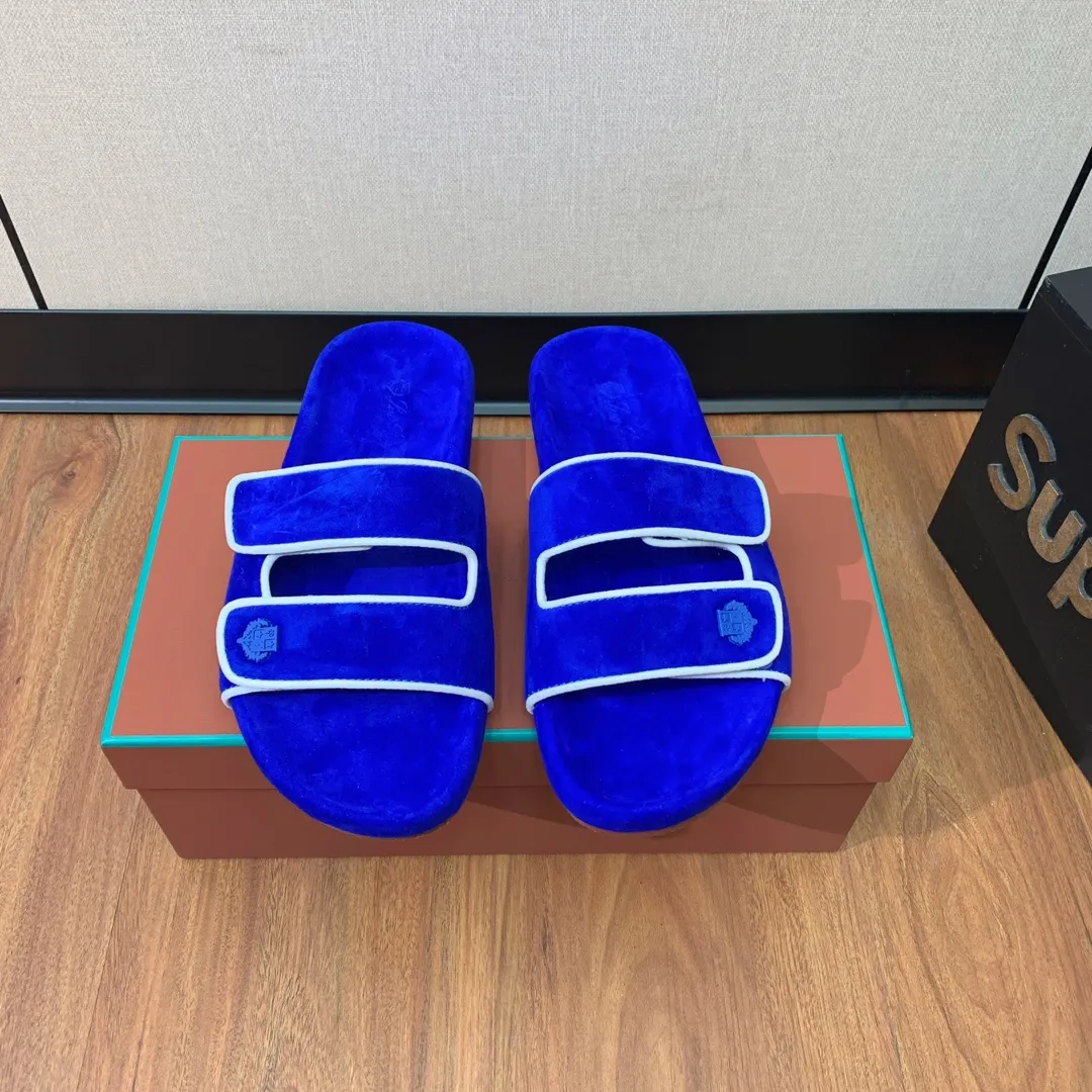 【LP】P:600💰 Size: 39-46 (45.46 can be customized) 【Loro Piana】LP men's slippers. Italian top cashmere is retro, elegant, low-key and luxurious. Both fashionable and practical, the leather is still of the highest quality in the entire network. The upper is silky and smooth. Wear-resistant and highly elastic beef tendon bottom. .